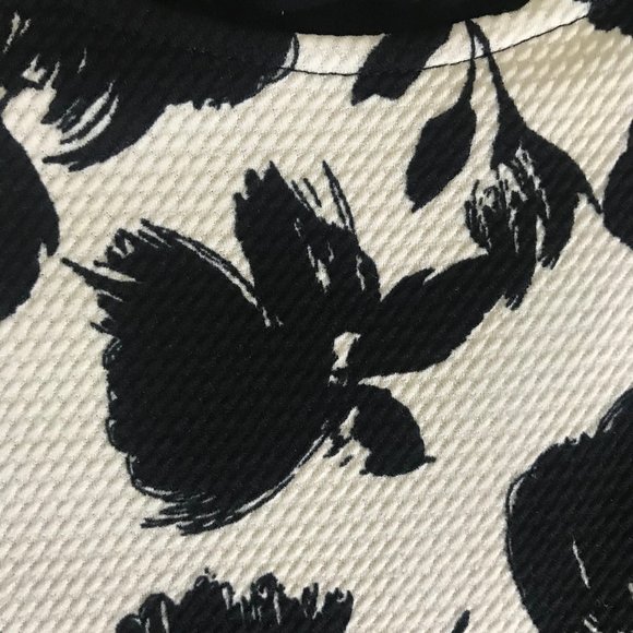 Gilli White and black flower dress - Picture 4 of 6